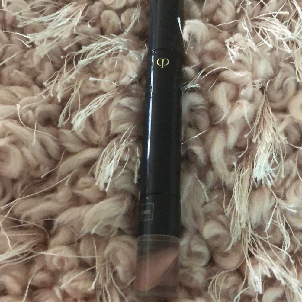 Cle de peau lip luminizer